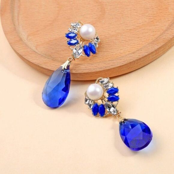 Sapphire Blue Crystal Rhinestone Pearl Vintage Gold Dangle Statement Earrings - Picture 7 of 12